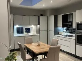 Comfortable 2BR Home in Southport up to 6 guest
