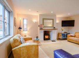 4 Bed in Holt oc-y27156, Hotel in Weybourne