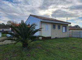 Petite maison, Hotel in Queyrac