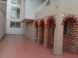 Casa Moderna en Loja - ideal para familias: Loja'da bir otel