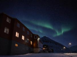 Gjestehuset 102 - your home away from home!, hotel i Longyearbyen