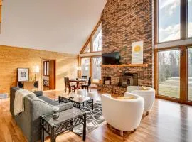 All-Season Lodge 40 Acres Walk to Elkhart Lake!