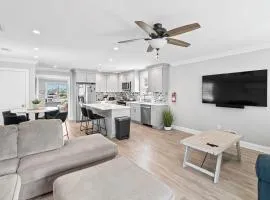 3 Bedroom 2 and half Baths 2 blocks to beach and boardwalk 8 beach badges