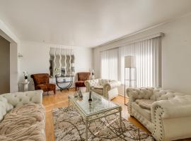 Work and Play Near DC Extended Stay with Large Yard, Hotel in New Carrollton