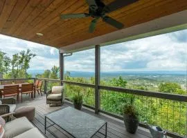 Mountainside Tranquility- Hot Tub Views Fire Pit Family Friendly