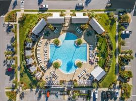 Rhema Luxury Beach Haus 2BR 2B ResortPool with optional 6-seater GolfCart & 4Bikes, hotel a Inlet Beach