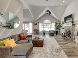 3 Mi to Historic Dtwn Hartland Family Retreat