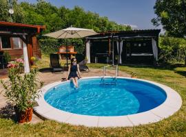 Holiday Home Arcadia with pool, hot tub and sauna, hotel v mestu Pleškovec