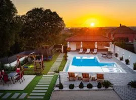 My Dalmatia - Apartment Neda with shared pool