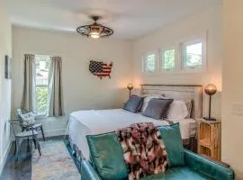 Rustic Studio Walkable to Music Row! by Stay Local Nashville