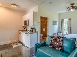 Rustic Studio Walkable to Music Row! by Stay Local Nashville