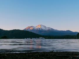 Lake Siskiyou Camp Resort, Hotel in Mount Shasta