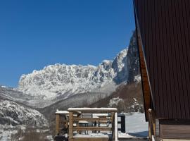 Hillside Komarnica، فندق في Komarnica