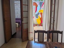 Departamento Espa&ntilde;a, спа-готель у місті Вілья-Мерседес