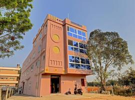 SPOT ON 78782 Hotel Om Classic, hotel em Sarjāpur