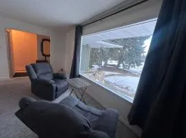 Cozy West Edmonton Home Near Jasper Park & shops