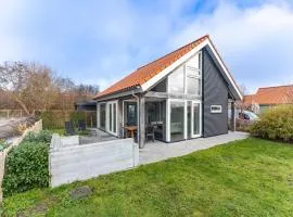 Modern Family Home near Beach