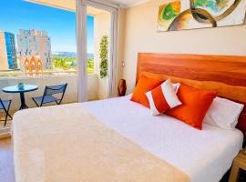 DEPARTAMENTO ACOGEDOR Y TRANQUILO en Chillán Centro, full equipado, ideal para descansar, Wifi y Estacionamiento, hotel en Chillán