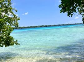 Aore Island Private Beach House、Aimbuei Bayのホテル