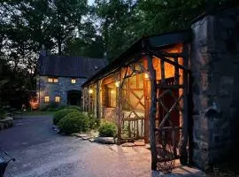 Honeymoon Cottage Chateau DuMont