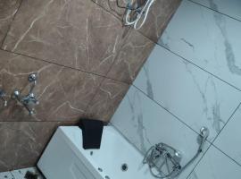 Hotel maya's, hotel em Bāghpat