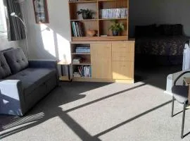 Quiet restful unit with seaviews