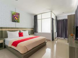 RedDoorz Plus @ Vantas Hotel Parbaba, hotel en Sinapuran