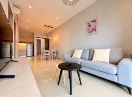 Iconic Regency Seaview Homestay with Rooftop Pool