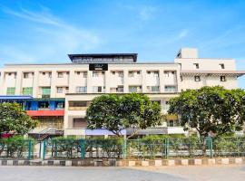 Super Collection O Infocity Metro Station Gandhinagar Formerly Hotel Grand Krishna, hotel v destinaci Gándhínagar