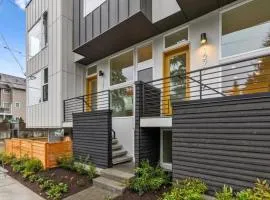 Modern Townhome Rooftop Deck 15 mins Downtown