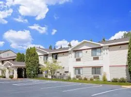 Super 8 by Wyndham Cloquet