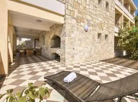 3 Bedroom Cozy Apartment In Maslenica