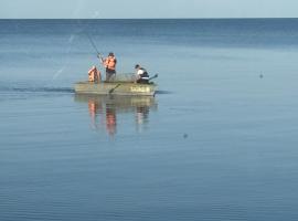 Peipsi Talu Fisherman's apartment 1st line, Lake、Rootsikülaのホテル