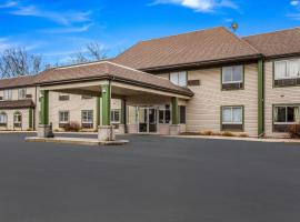 Econo Lodge Whitehall near Michigan's Adventure, Hotel in Whitehall