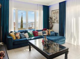 Lustica Bay Luxury Villa，拉多維奇的有熱水按摩池的飯店