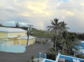 Blue Horizons Guest House, hotel with pools in Hamilton