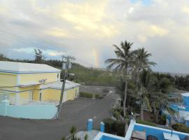 Blue Horizons Guest House, beach hotel in Hamilton