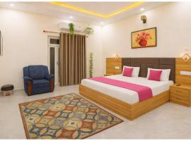 RAMJANAMBHOOMI ROAD V-R-I-N-D-A-V-A-N STAY Near Ramjanam Bhoomi Temple 500m # Restaurant and Parking Facility - Fully Air conditioning Premium Room- Best TOP RATED HOTEL IN AYODHYA, hotel em Ayodhya