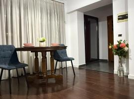 Yellow House Residence-Free Parking &ndash; domek wiejski 