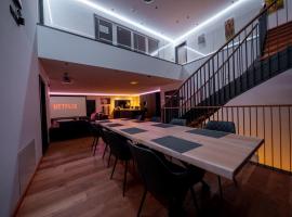 Moderne Villa mit Whirlpool und Heimkino, hotel em Waldkirchen