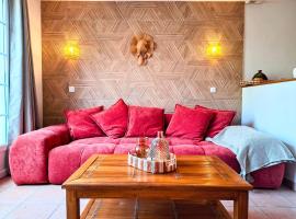 Maison 3 chambres - 6-8 personnes - piscine chauffée - jacuzzi - internet - parking - Idéal familles & pros, Hotel in Monflanquin