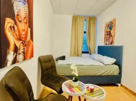Quiet Well-Connected Area, Comfy 3BR Apartment