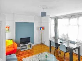 3-Bed Duplex Flat, Free WIFI & Great Transport Links