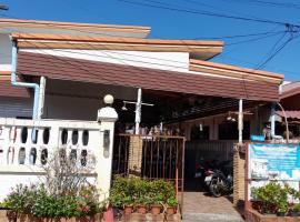 Songsirawit dormitory room3, hotel i Ban Yang