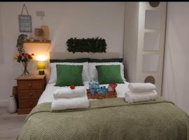 Cosy studio flat with free wifi and free parking, Hotel in Killingbeck