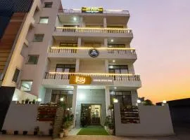 Itsy Hotels Saina Stay Near 32 Milestone