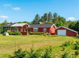 Beautiful Home In Spøttrup
