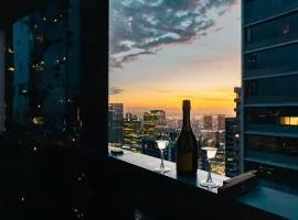 Lux Sky High City Views CBD Suite with Pool and Gym