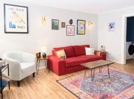 Yinzer House - Whiteface Lake Placid Arcade Fun, hotel in Jay