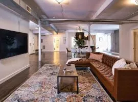 McCormick 4BR Huge Unit w/ Pool Table | Sleeps 10